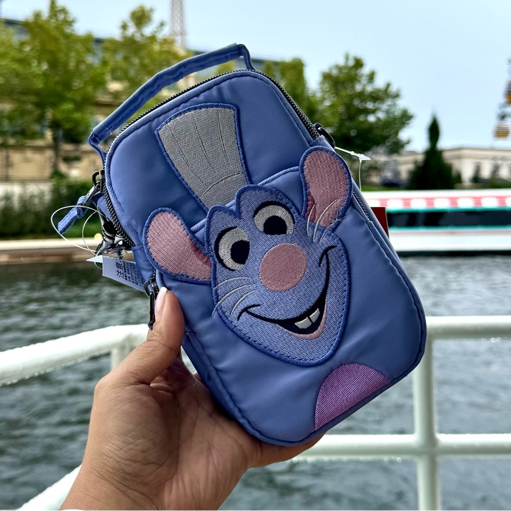 Disney Parks Crossbody Lug International Food and Wine Festival 2024